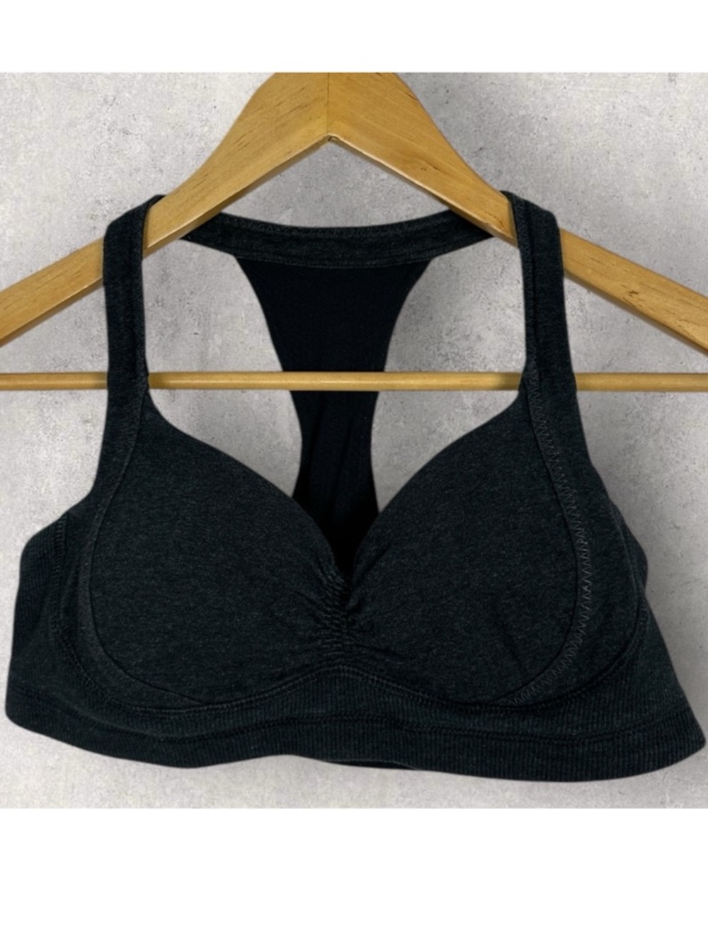 Lululemon‎ Grey Racerback Sports Bra Athletic Size 6 Removable Cups Supportive